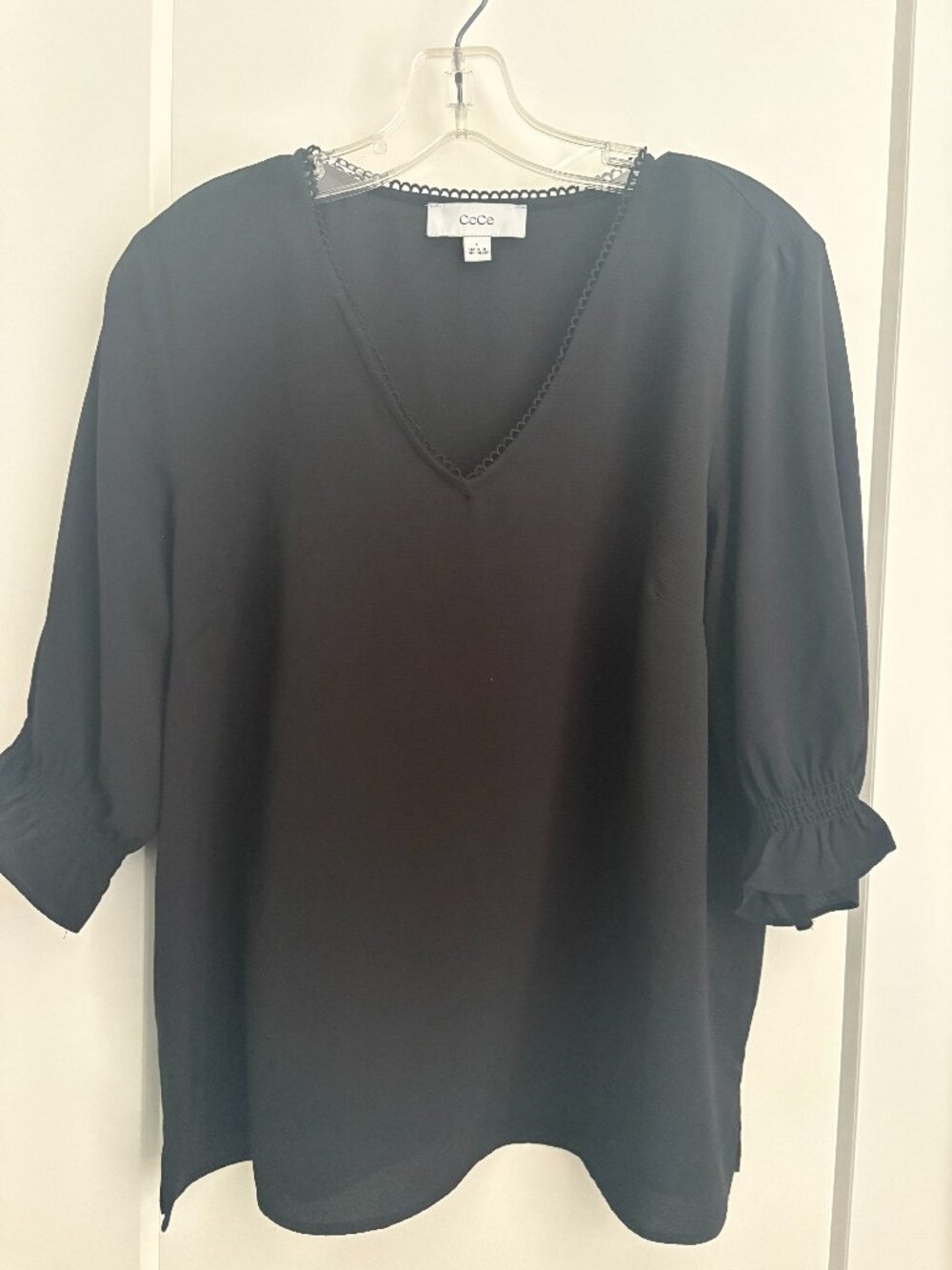 CeCe Black V-Neck Flare Sleeve Top – Large - pre-owned